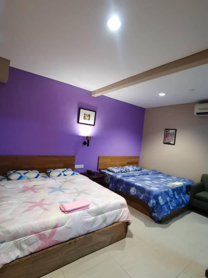 Oyo 90883 Pavilion Inn Hotel Lumut Exterior foto